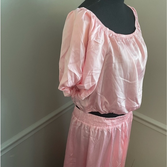 Fashion Two Piece Pink Off Shoulder Skirt Set Size XL - Picture 5 of 8